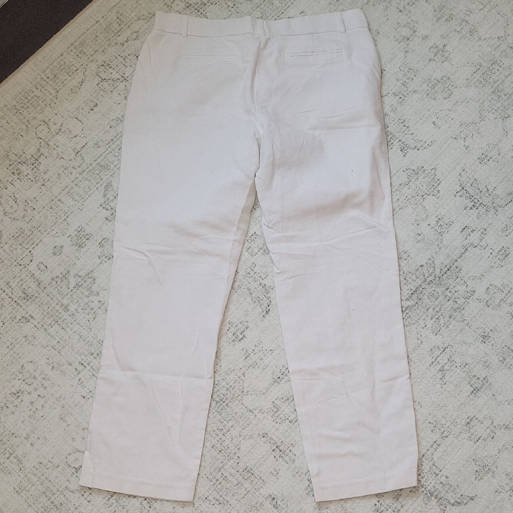 Elegant Women's White Pants - Picture 5 of 8
